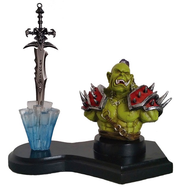 Orc Figure e Spada World of Warcraft