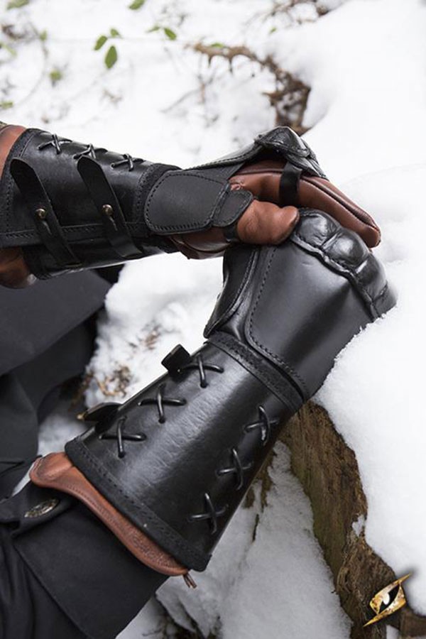 ?psc proxy image=1&product id=9562&image id=25107 - Guanti d'arme, manopole e armature: storia, tecnica ed eredità della protezione medievale