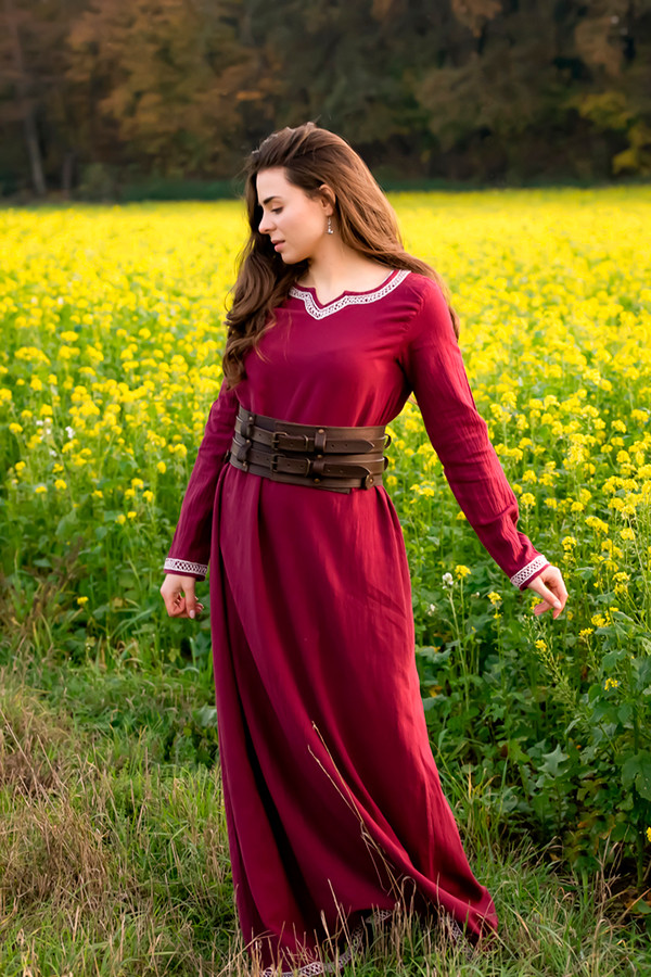 ?psc proxy image=1&product id=11176&image id=36338 - Abiti medievali da donna: un viaggio nell'eleganza e nello status nel Medioevo