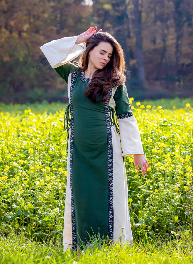 ?psc proxy image=1&product id=11168&image id=36355 - Abiti medievali da donna: un viaggio nell'eleganza e nello status nel Medioevo