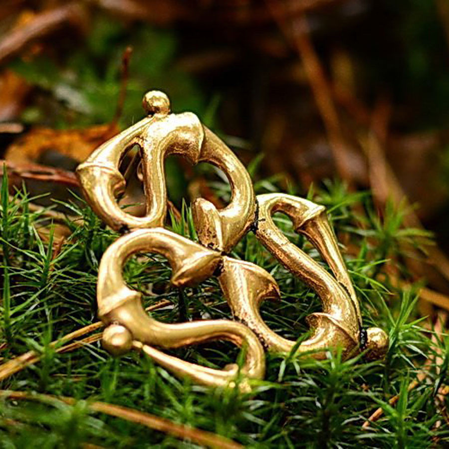 Fibula-spilla Triquetra romana, II secolo d.C
