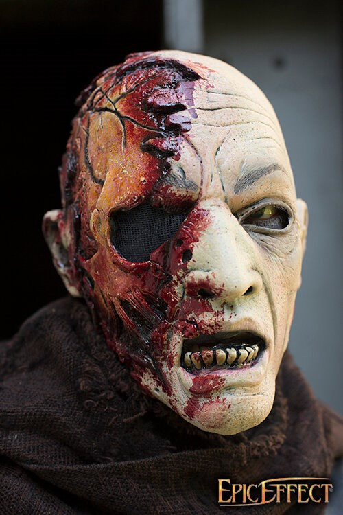 ?psc proxy image=1&product id=14704&image id=41060 - Maschere medievali: simboli, funzioni e repliche che fanno rivivere il passato