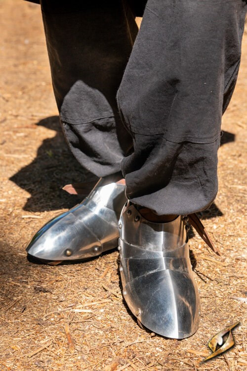 ?psc proxy image=1&product id=14709&image id=41080 - Calzature medievali: un viaggio nel tempo tra stili, materiali e significato sociale