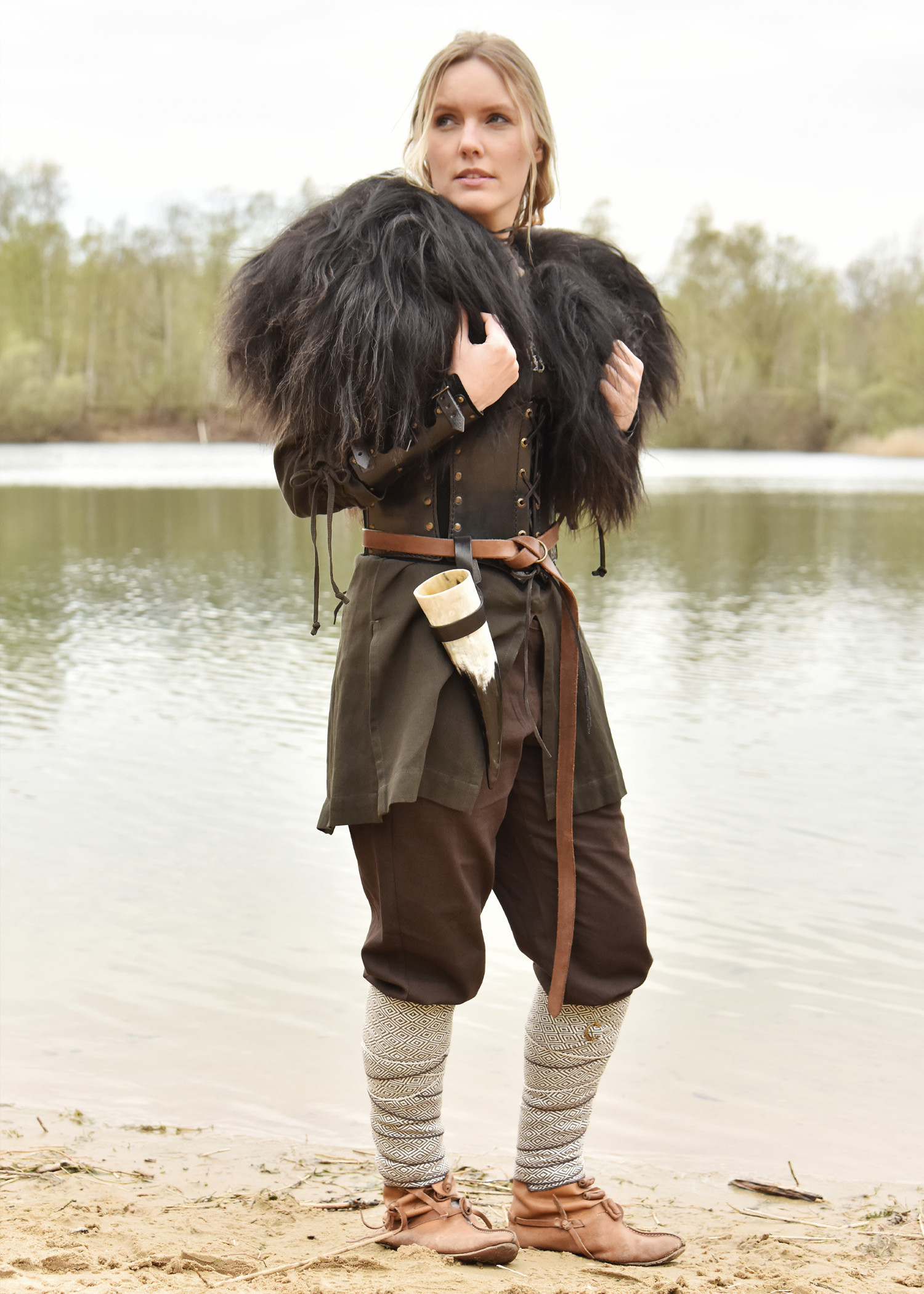 Pelle di pecora nordica per le spalle, nera