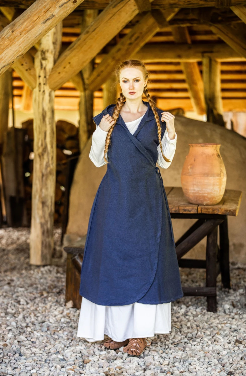 ?psc proxy image=1&product id=11075&image id=67354 - Abiti medievali da donna: un viaggio nell'eleganza e nello status nel Medioevo