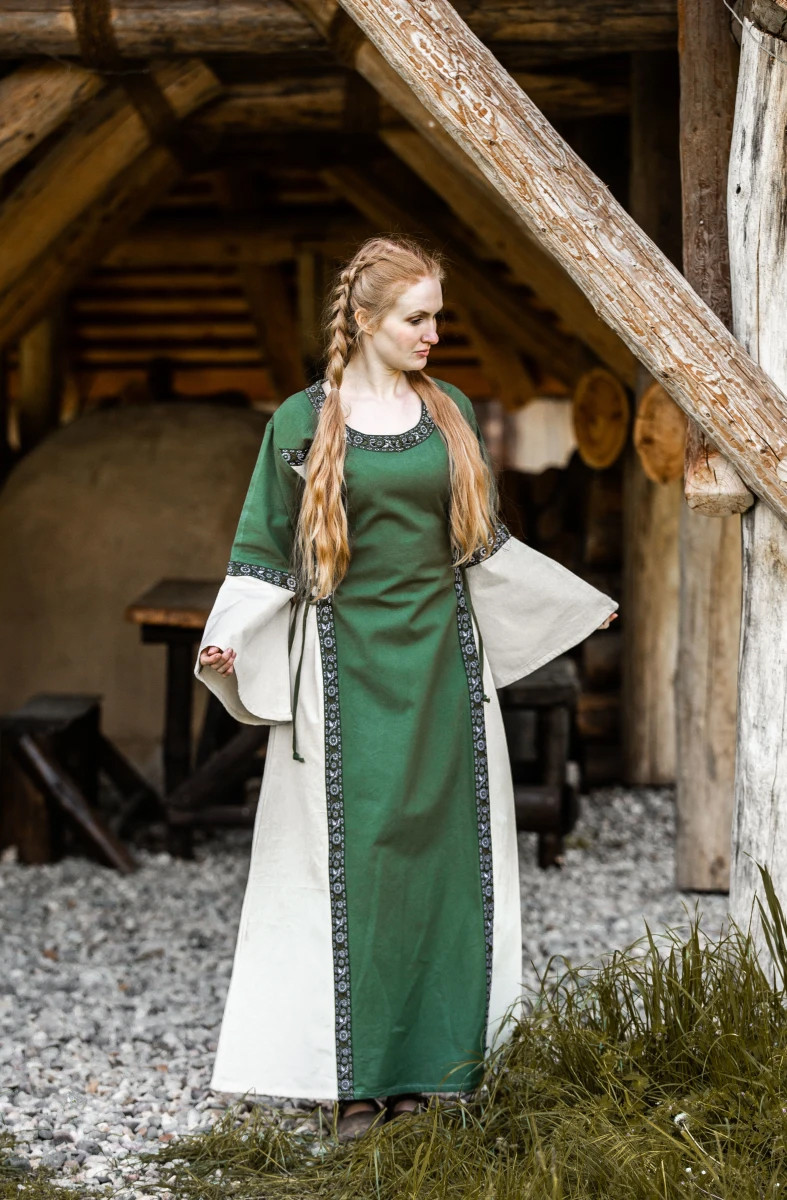 ?psc proxy image=1&product id=11118&image id=67389 - Abiti medievali da donna: un viaggio nell'eleganza e nello status nel Medioevo