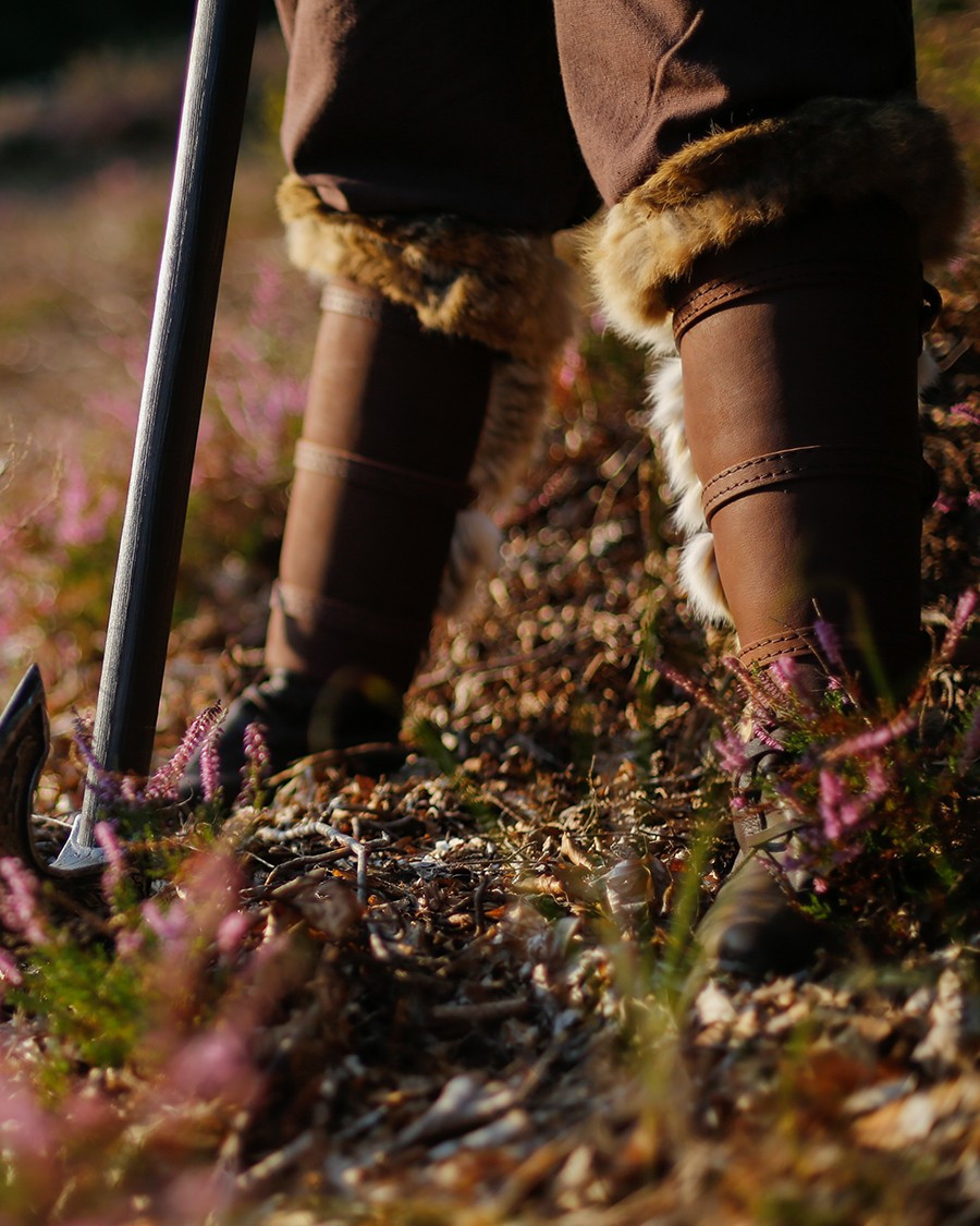 ?psc proxy image=1&product id=24462&image id=74287 - Schinieri Greci, Romani, Vichinghi e Medievali: L'Evoluzione della Protezione delle Gambe