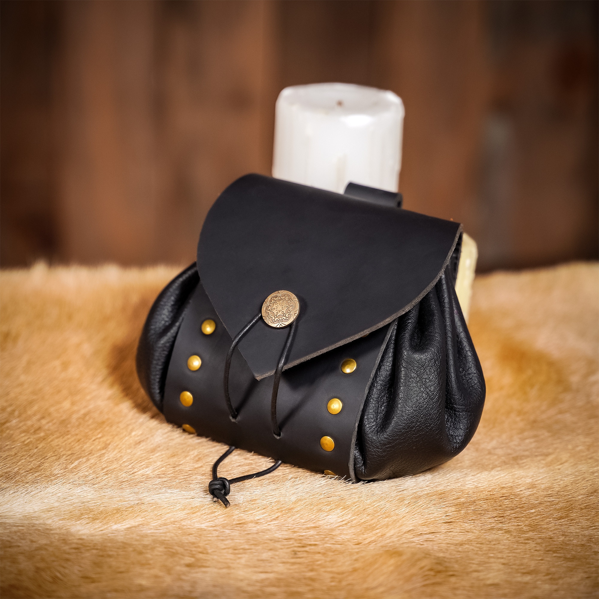 Marsupio medievale in pelle con bottone in ottone invecchiato