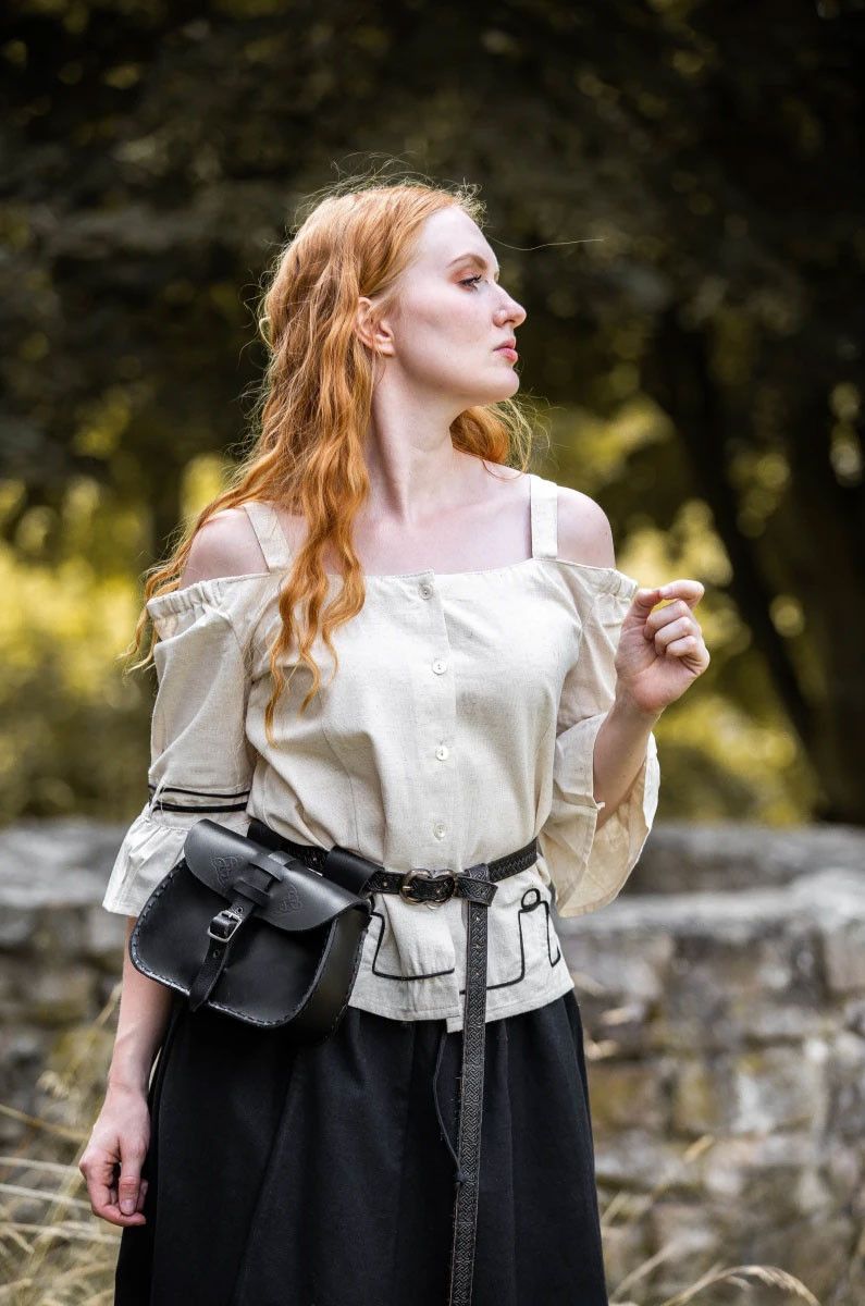 Blusa crema medievale con ricami