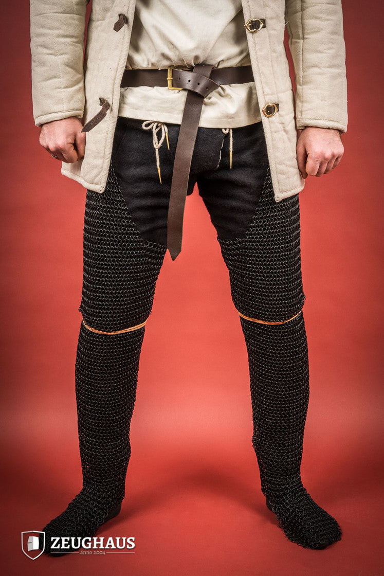 Gambe medievali cotta di maglia in acciaio brunito (10 mm.)