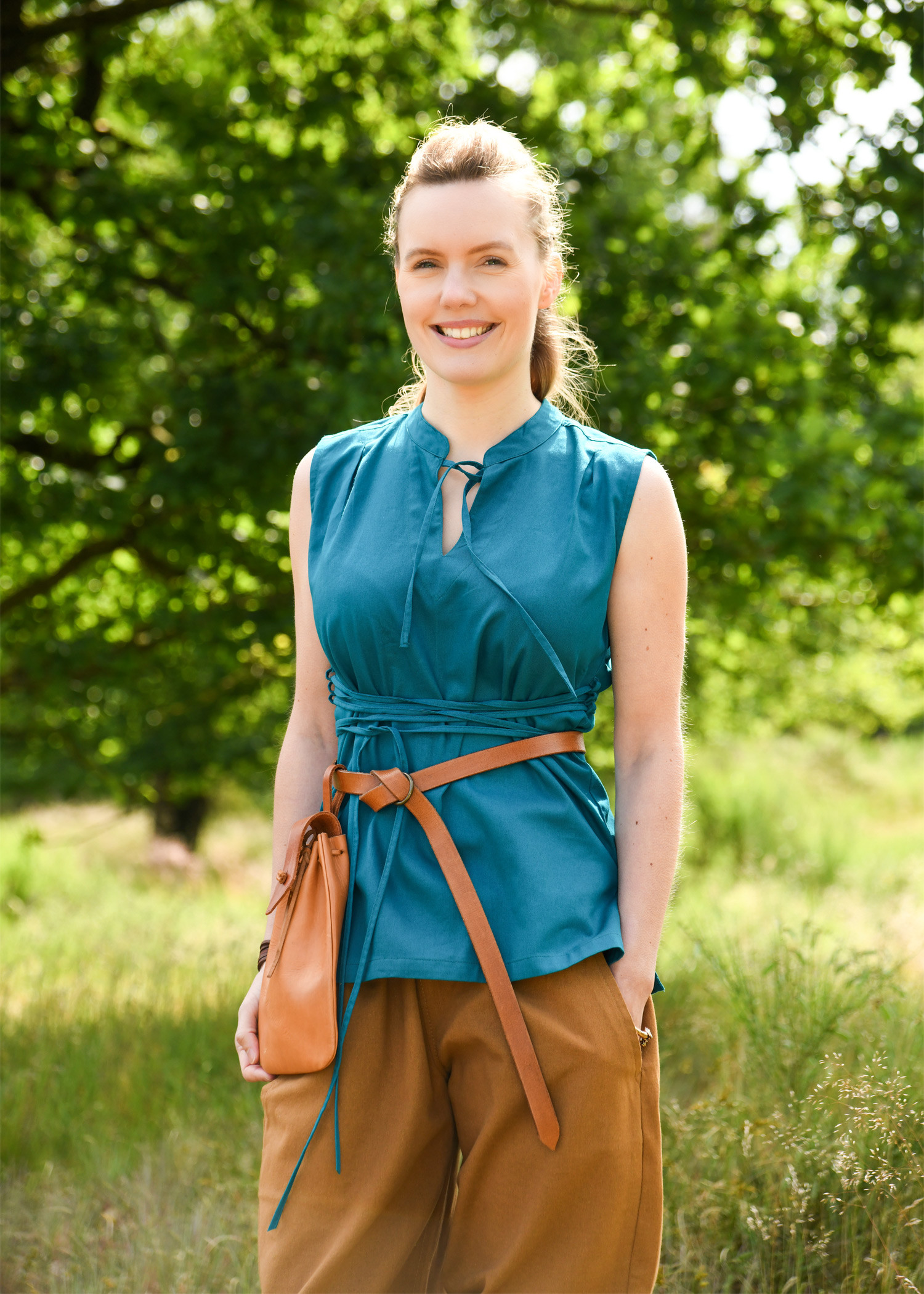 ?psc proxy image=1&product id=27430&image id=89171 - Svelare la camicia medievale: un viaggio attraverso la sua storia, stile e significato