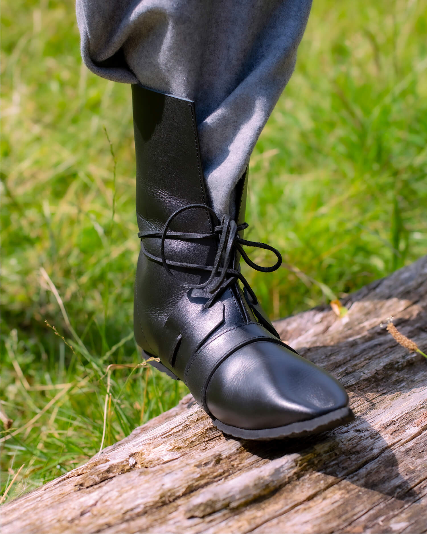 ?psc proxy image=1&product id=28132&image id=91920 - Calzature medievali: un viaggio nel tempo tra stili, materiali e significato sociale