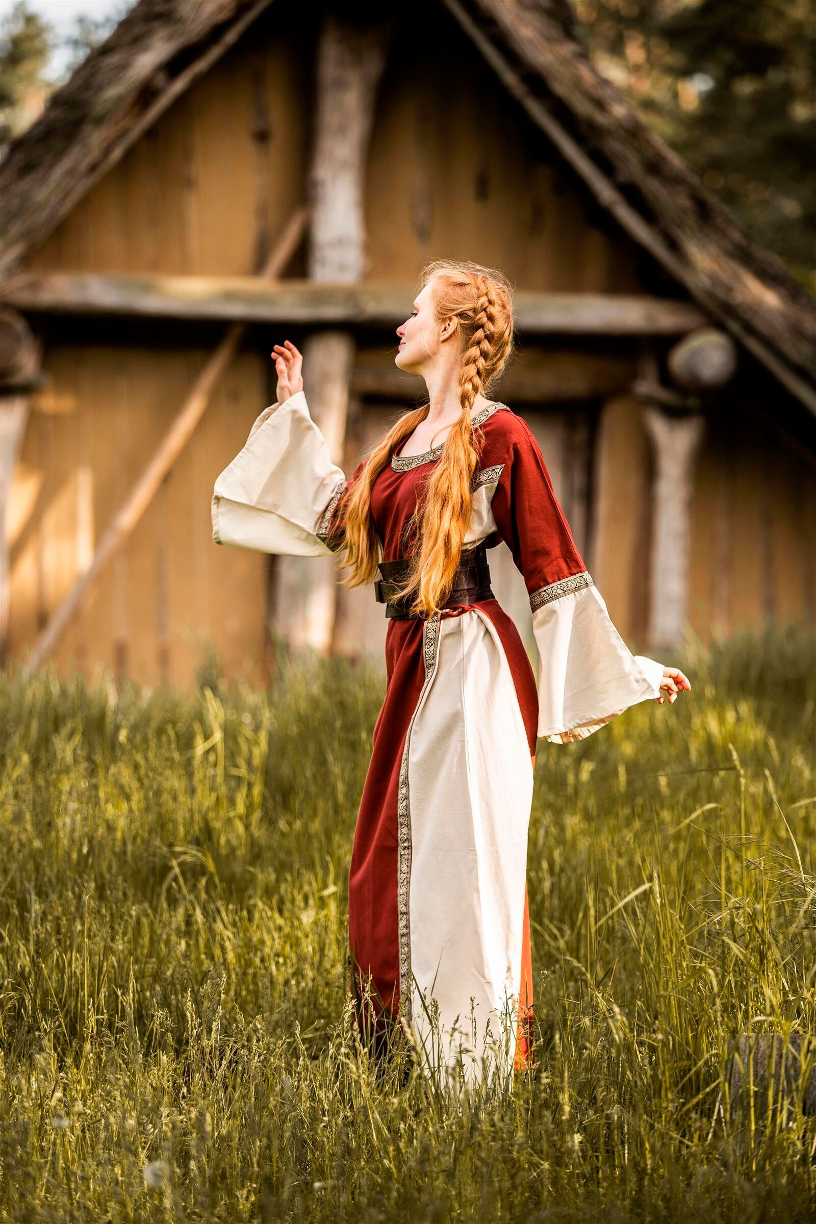 ?psc proxy image=1&product id=11114&image id=97664 - Abiti medievali da donna: un viaggio nell'eleganza e nello status nel Medioevo