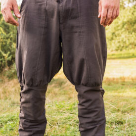 pantaloni vichinghi moda e funzionalita dellera nordica 275x275 - Spade Templari: Tra Mito e Realtà dei Cavalieri della Croce Rossa