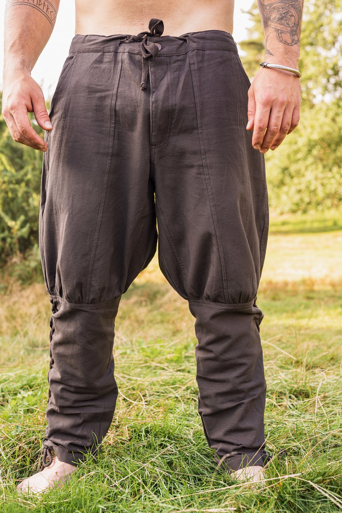 pantaloni vichinghi moda e funzionalita dellera nordica - Pantaloni Vichinghi: Moda e Funzionalità dell'Era Nordica